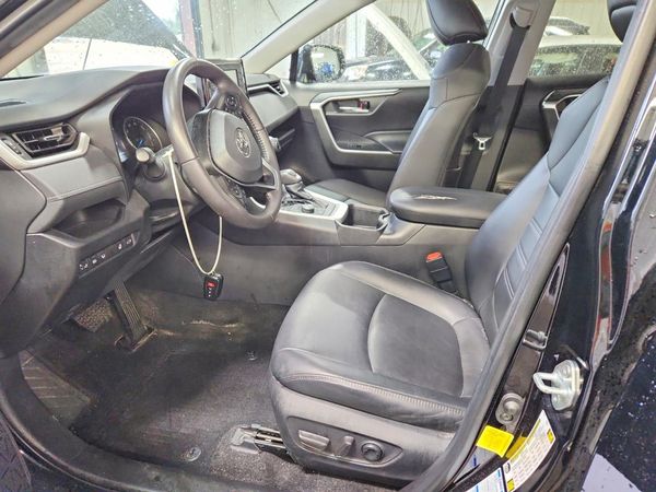 2022 TOYOTA RAV4 XLE Premium — DENT