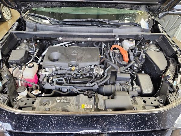 2022 TOYOTA RAV4 XLE Premium — Engine bay