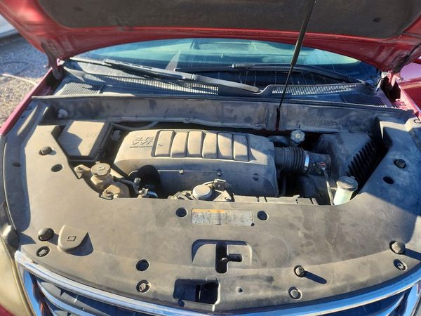 2014 CHEVROLET TRAVERSE 2LT — Engine bay