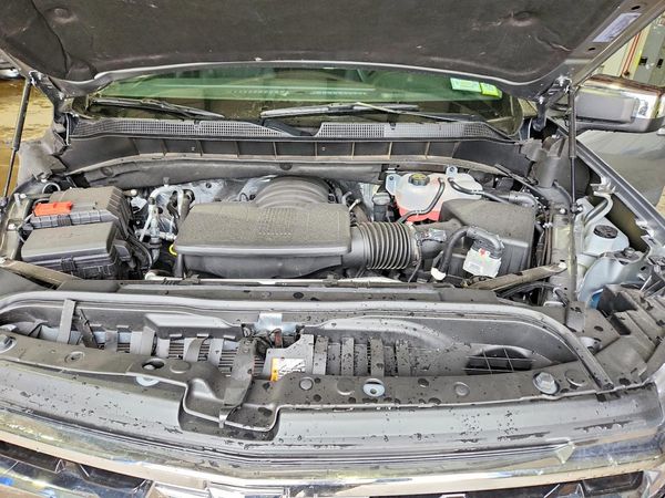2026 CHEVROLET SILVERADO LT — Engine bay