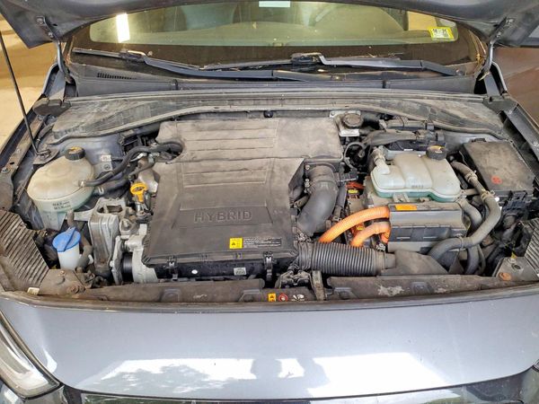 2017 HYUNDAI IONIQ SEL — Engine bay