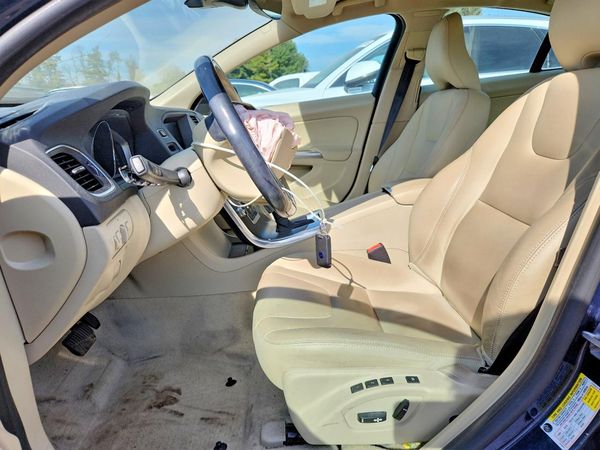 2015 VOLVO S60 Premier (non R design) — DENT