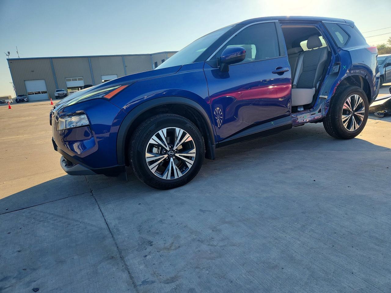 2023 NISSAN ROGUE SV — Front 3/4