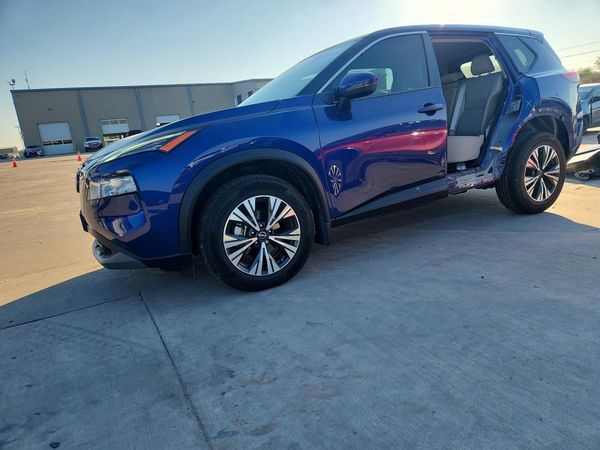 2023 NISSAN ROGUE SV — Front 3/4