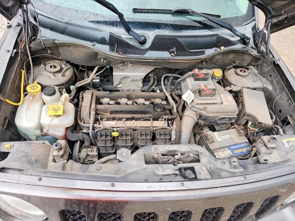 2016 JEEP PATRIOT Sport — Engine bay