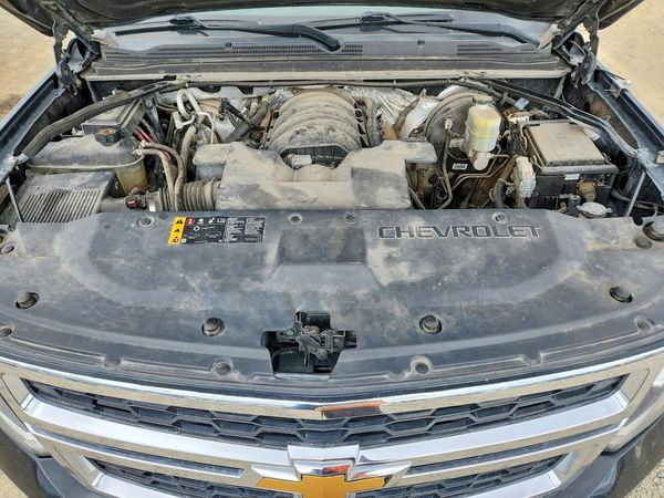 2018 CHEVROLET SUBURBAN LT — Engine bay