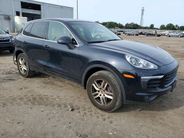 2016 PORSCHE CAYENNE — Passenger 3/4