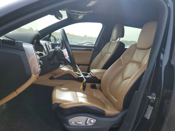 2016 PORSCHE CAYENNE — DENT