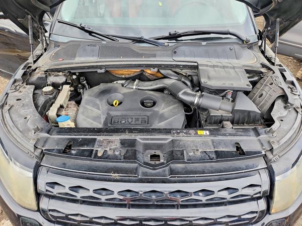 2012 LAND ROVER RANGEROVER Dynamic Premium — Engine bay