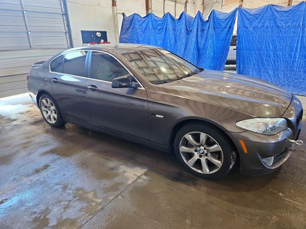 2013 BMW 5 SERIES — Passenger 3/4