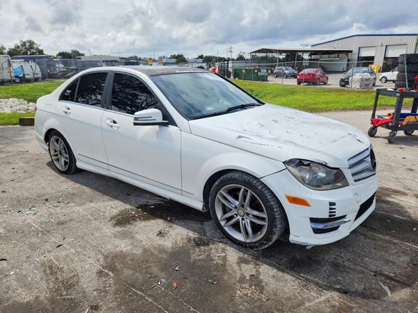 2013 MERCEDES-BENZ C C250 — Passenger 3/4