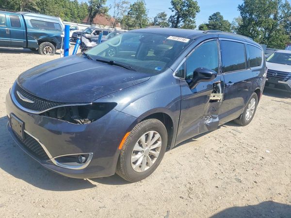 2019 CHRYSLER PACIFICA — DSFA — Front 3/4