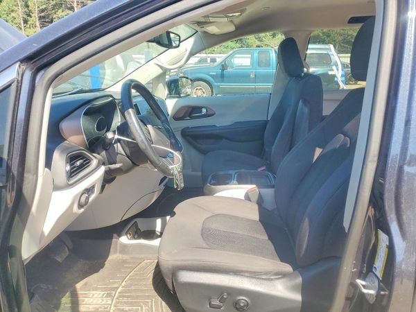 2019 CHRYSLER PACIFICA Touring Plus — DENT