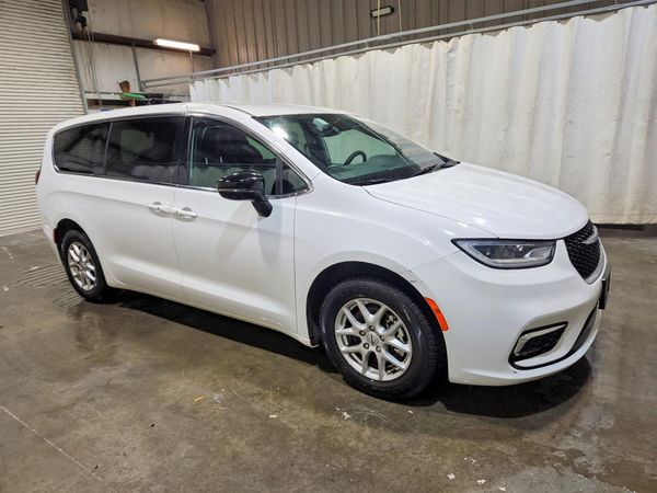 2025 CHRYSLER PACIFICA Select — Passenger 3/4