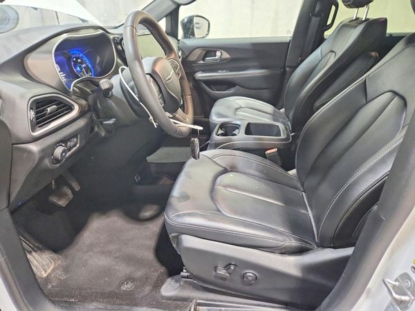 2025 CHRYSLER PACIFICA Select — DENT