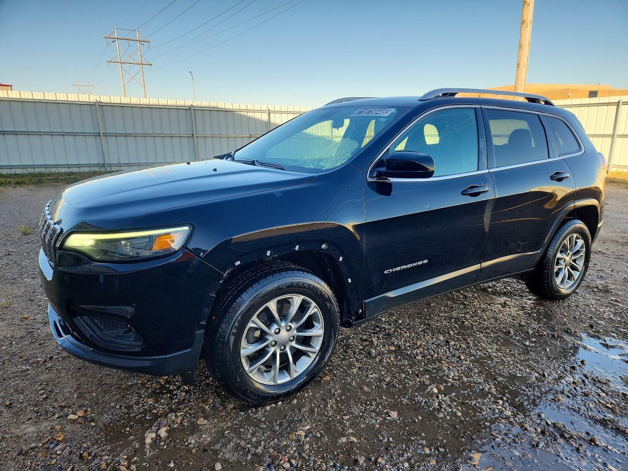 2019 JEEP CHEROKEE Latitude Plus — Front 3/4