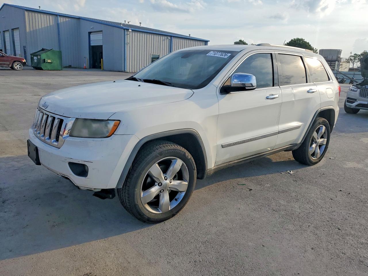 2012 JEEP CHEROKEE Overland — Front 3/4