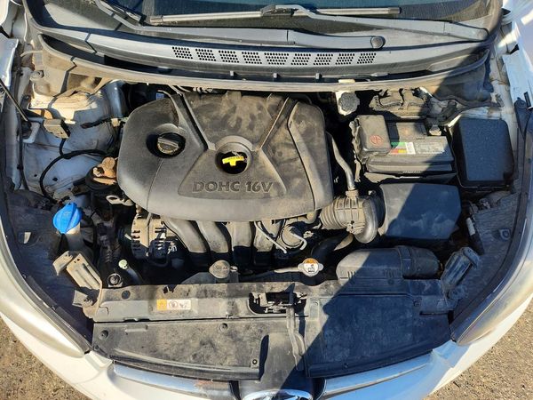 2014 HYUNDAI ELANTRA GLS(Middle) — Engine bay