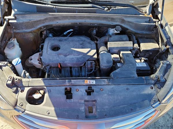 2017 HYUNDAI SANTA FE — Engine bay