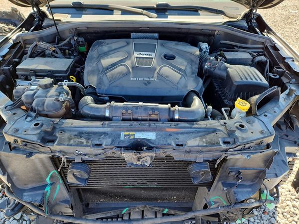 2018 JEEP GRAND CHEROKEE Trailhawk — Engine bay