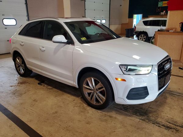 2016 AUDI Q3 quattro Premium Plus — Passenger 3/4