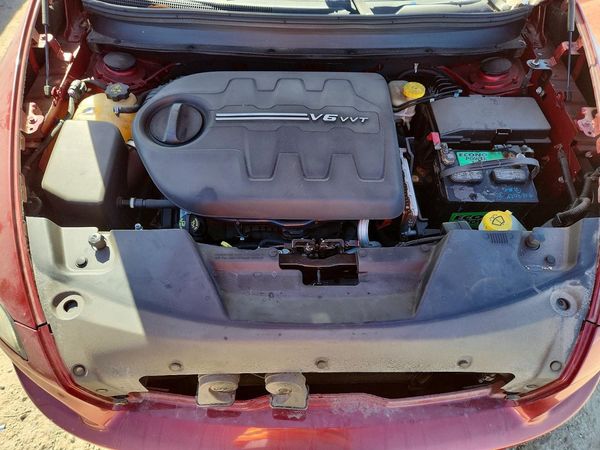 2016 JEEP CHEROKEE Sport — Engine bay