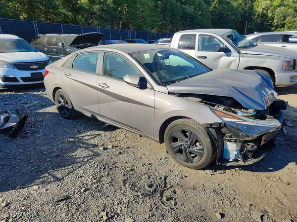2022 HYUNDAI ELANTRA SEL w/ Convenience Pkg — Passenger 3/4