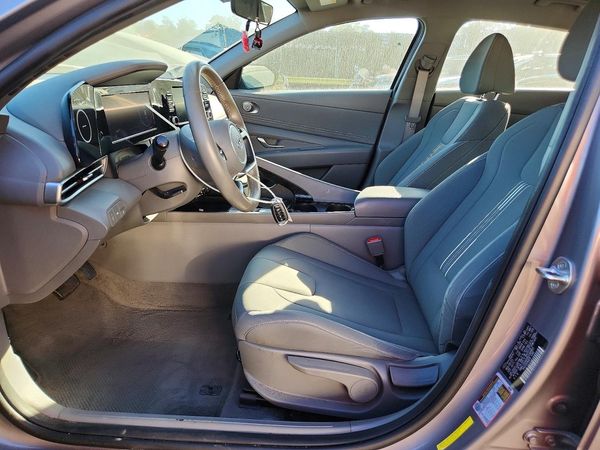 2022 HYUNDAI ELANTRA SEL w/ Convenience Pkg — DENT