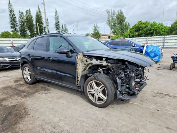 2023 PORSCHE CAYENNE — Passenger 3/4