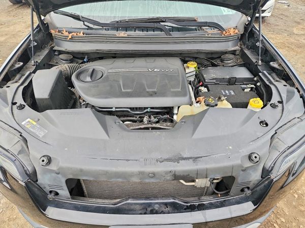 2019 JEEP CHEROKEE Limited — Engine bay