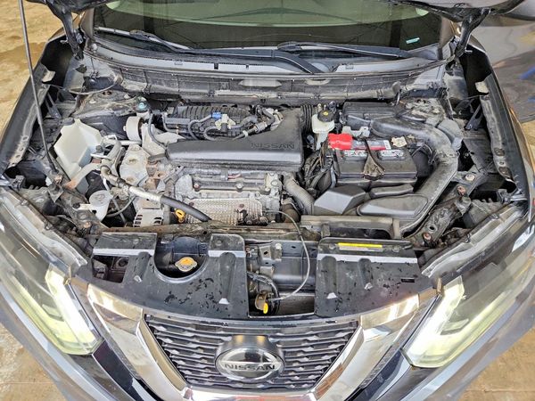 2018 NISSAN ROGUE — Engine bay