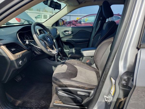 2015 JEEP CHEROKEE Sport — DENT