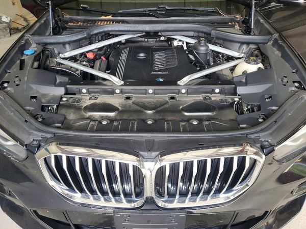 2019 BMW X5 xDrive40i — Engine bay