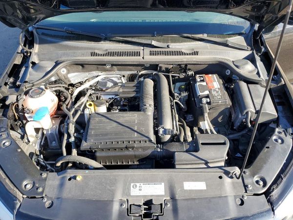 2018 VOLKSWAGEN JETTA S — Engine bay