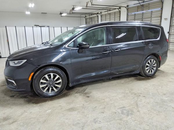 2021 CHRYSLER PACIFICA — DSFA — Front 3/4