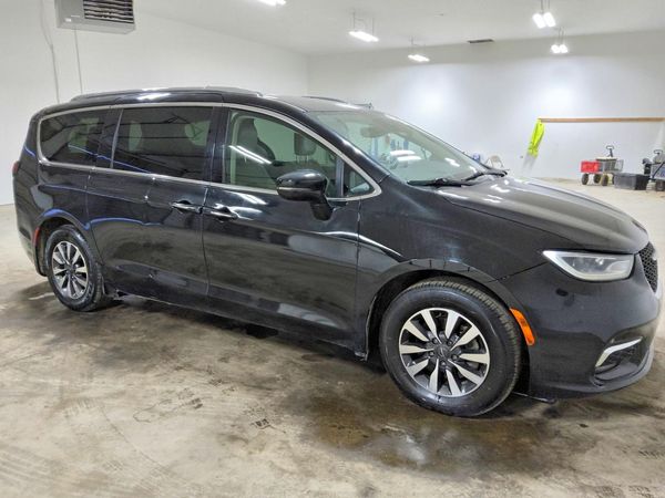 2021 CHRYSLER PACIFICA Touring L — Passenger 3/4