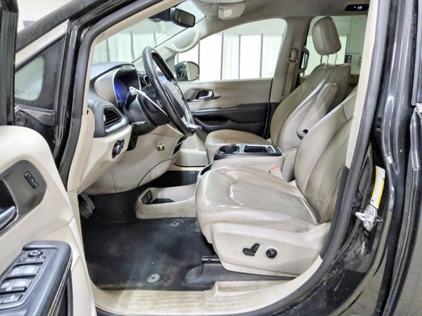 2021 CHRYSLER PACIFICA Touring L — DENT