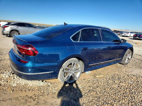 2019 VOLKSWAGEN PASSAT SE R-Line — PSRA