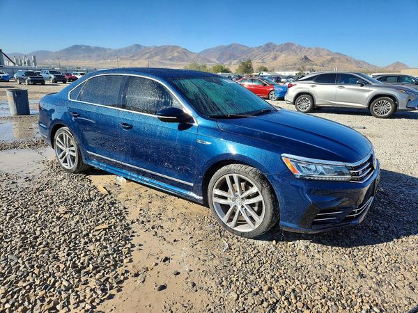2019 VOLKSWAGEN PASSAT SE R-Line — Passenger 3/4