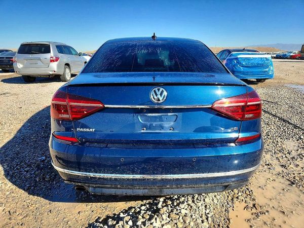 2019 VOLKSWAGEN PASSAT SE R-Line — DIRR