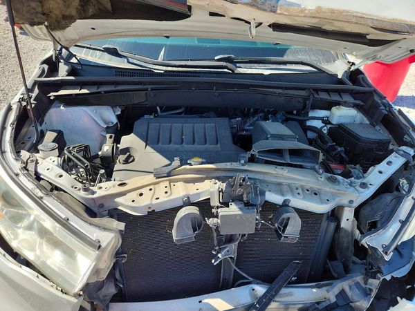 2015 TOYOTA HIGHLANDER Base/Hybrid — Engine bay