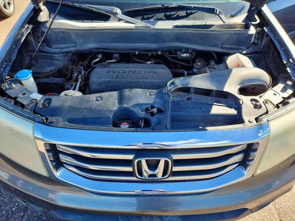 2012 HONDA PILOT EX-L — Engine bay