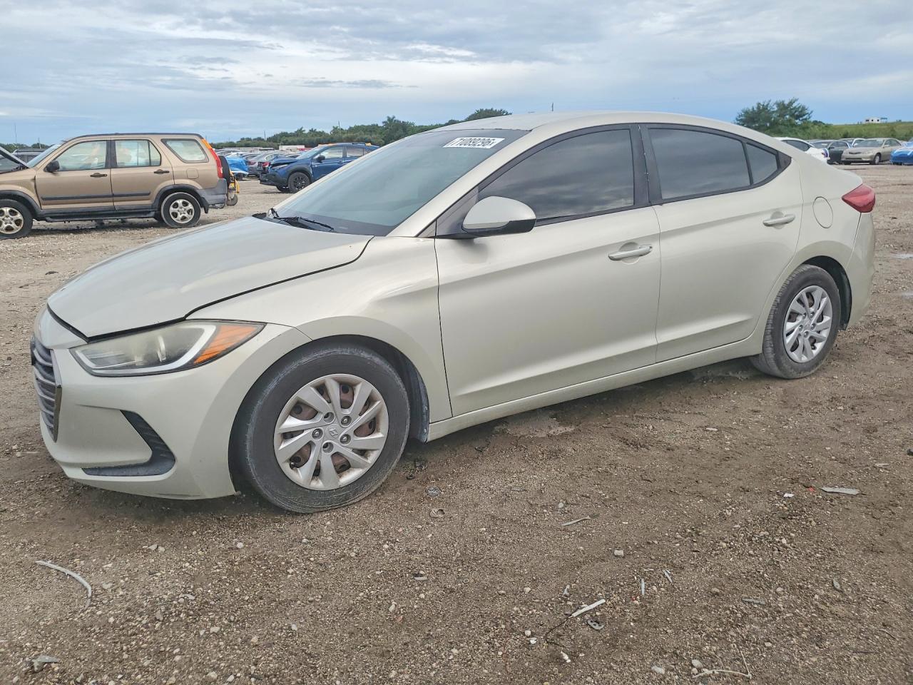 2017 HYUNDAI ELANTRA SE Base — Front 3/4