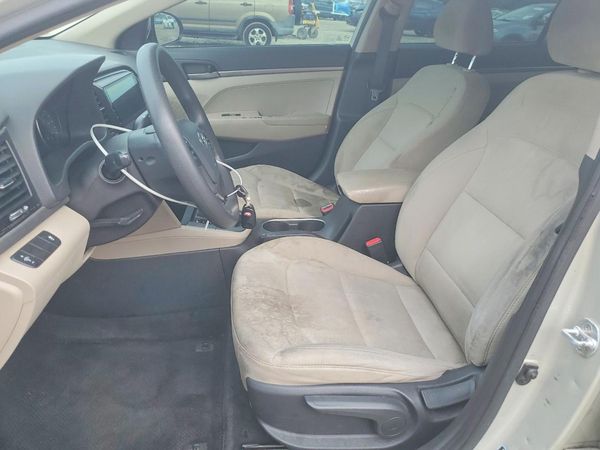 2017 HYUNDAI ELANTRA SE Base — DENT