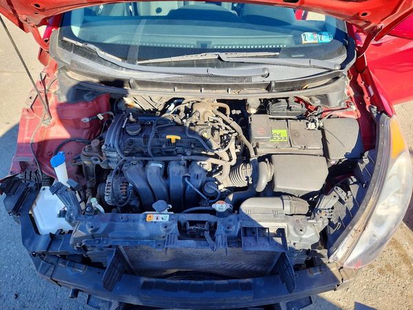 2016 HYUNDAI ELANTRA — Engine bay