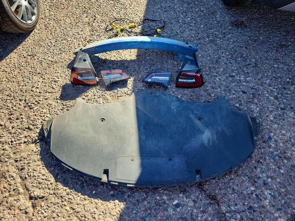 2022 TESLA MODEL 3 — LOOS