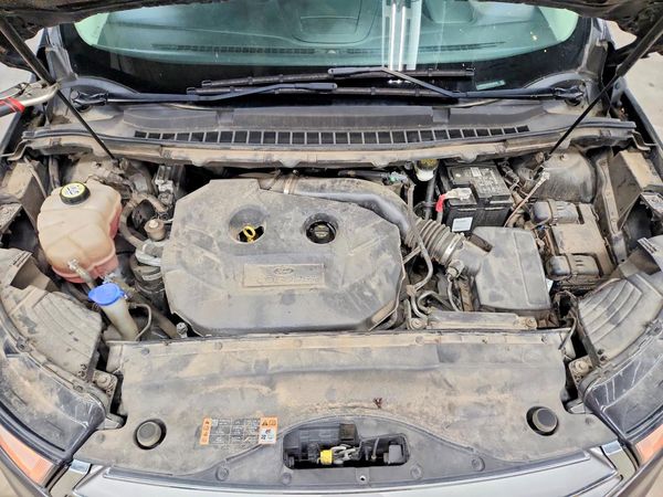 2018 FORD EDGE SEL — Engine bay