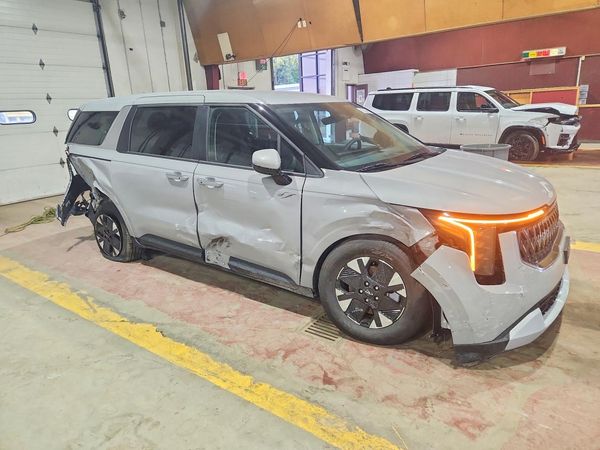 2027 KIA CARNIVAL LXS — Passenger 3/4