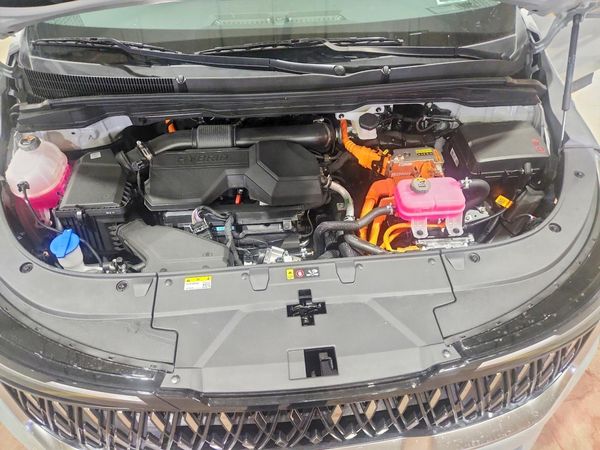 2027 KIA CARNIVAL LXS — Engine bay