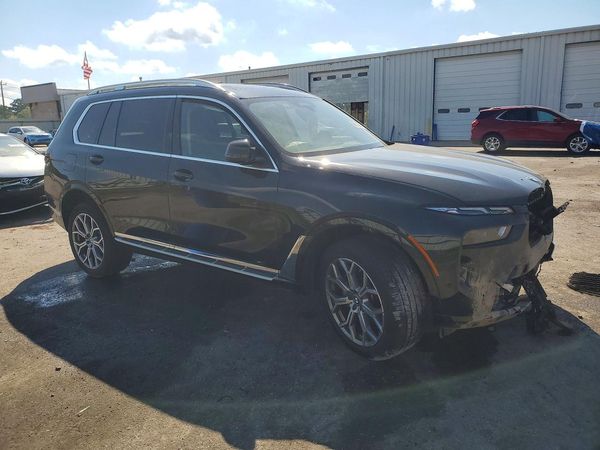 2027 BMW X7 xDrive40i — Passenger 3/4